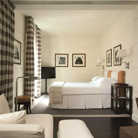 Gallery Art - Lungarno Collection